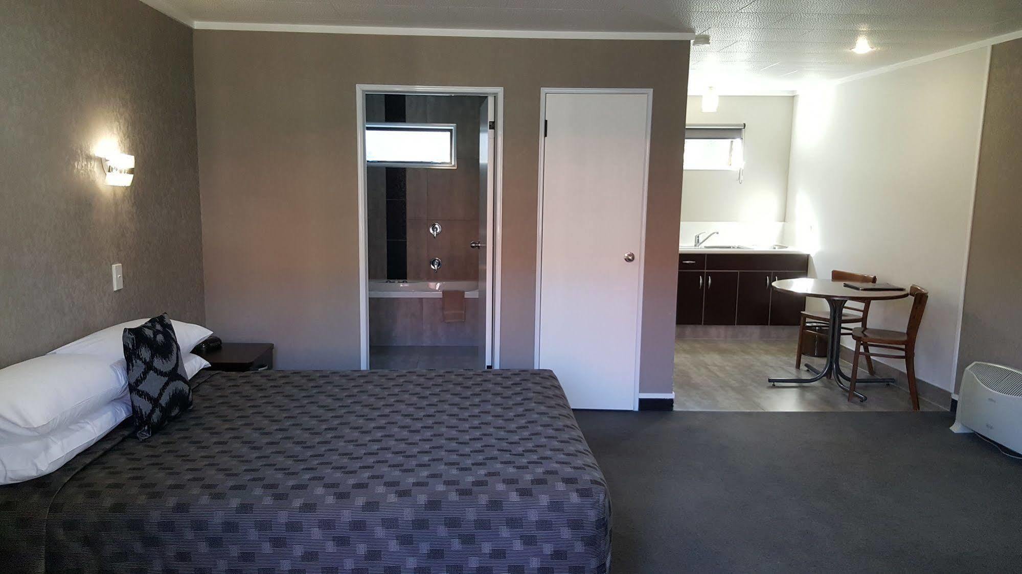 Rose 4* Palmerston North